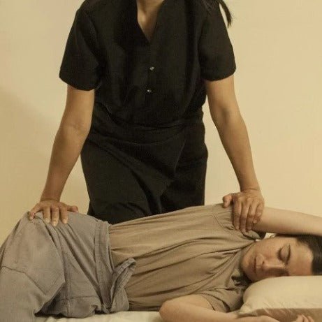 Masaje tailandés tradicional en Valencia e Ibiza para desbloquear energía, mejorar flexibilidad y aliviar tensiones