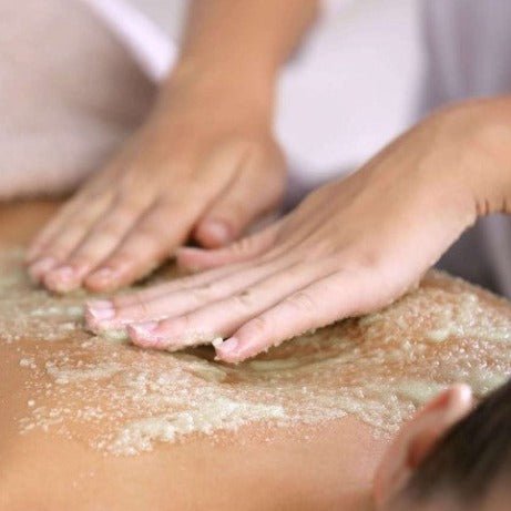 Tratamiento de peeling corporal para regenerar la piel, mejorar su textura y activar la circulación
